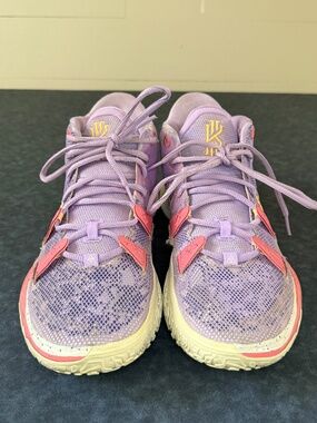 The Nike Kyrie 7 Daughters Azurie (Lilac/Melon Tint-Indigo Burst) Men's 9.5